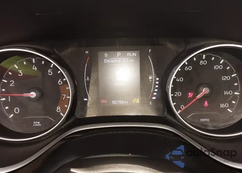 2019 Jeep Compass Latitude 4X4 z USA, uszkodzony, nr VIN 3C4NJDBB5KT737225